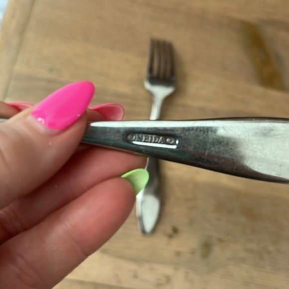 2 Oneida Comet Dinner Forks Flatware Stainless Glossy Finish - Picture 5 of 6